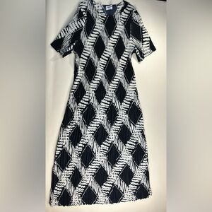 KINDRED Black & White Geometric Maxi Dress  SIZE L stretch